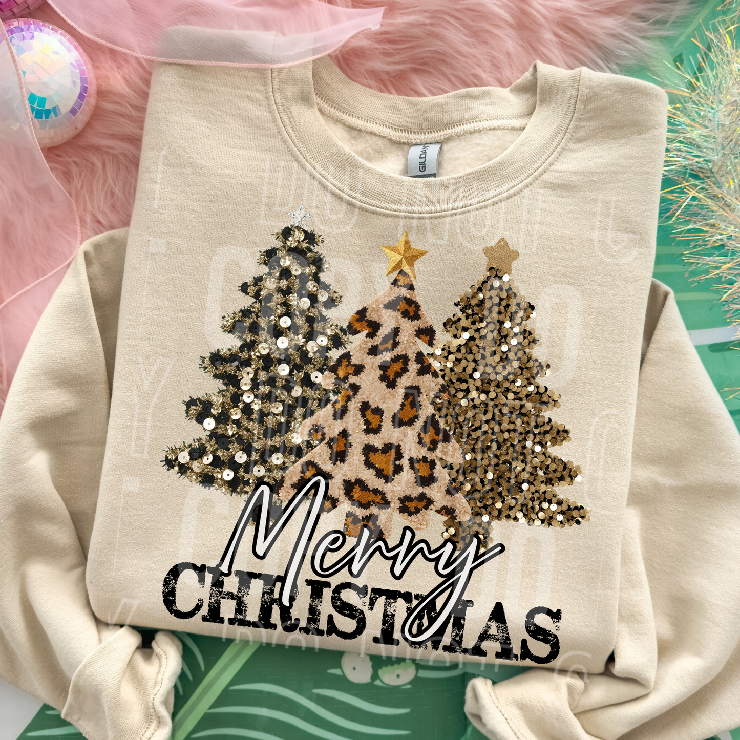 FAUX YARN SEQUIN MERRY CHRISTMAS LEOPARD TREE TRANSFER